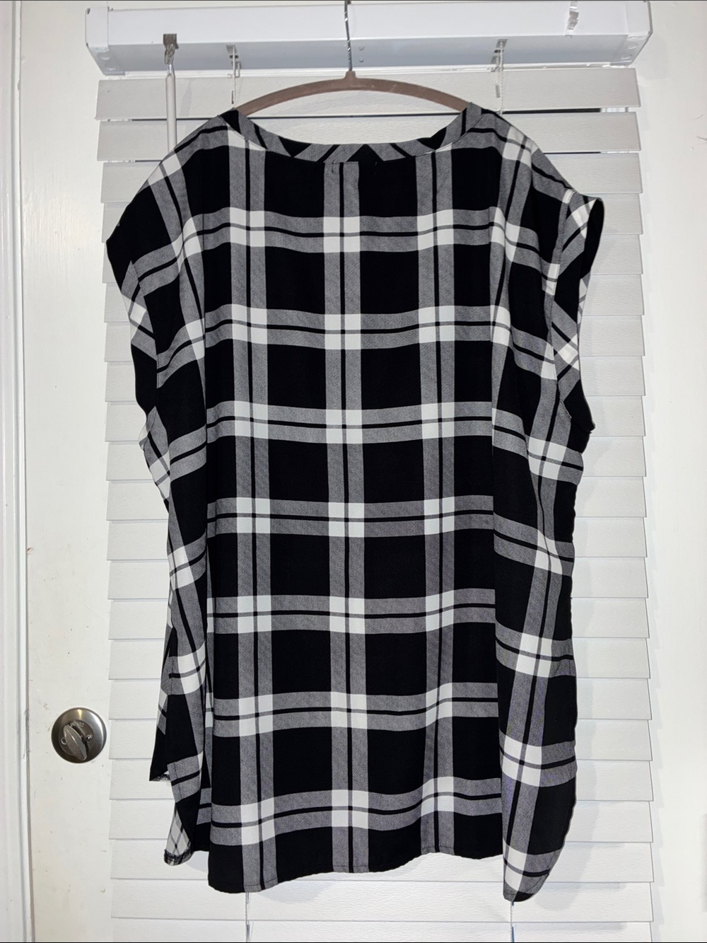 loralette Black and White Plaid Short Sleeve Tunic - Picture 7 of 10